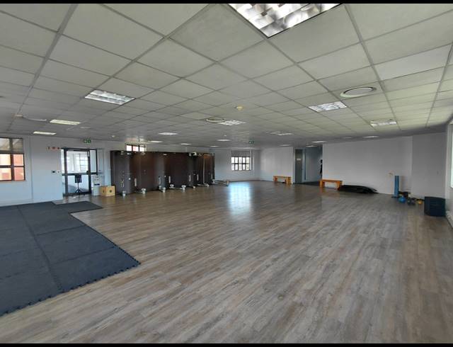 196M² OFFICE TO LET IN BRYANSTON